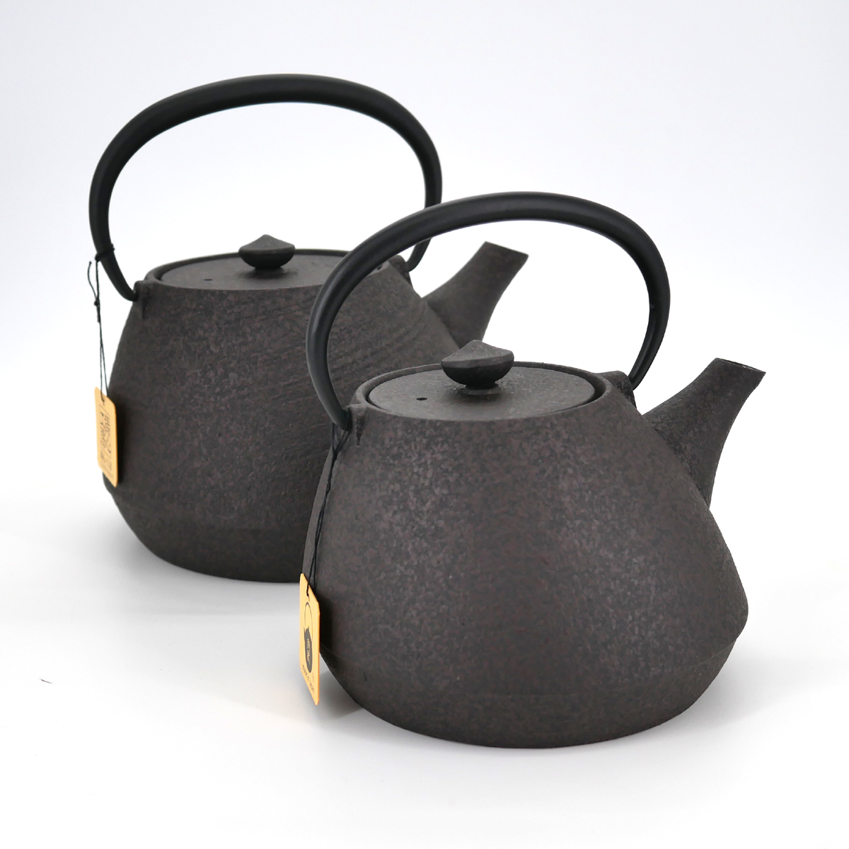 https://shotengai.fr/10815/japanese-wide-cast-iron-teapot-chushin-kobo-shiyaen-brown.jpg